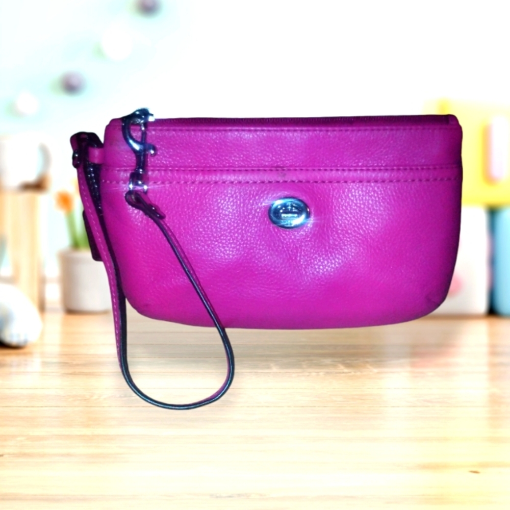 COPY - Coach GUC, leather hot pink twist lock wristlet.